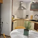 Spacious With Balcony! Apartmán