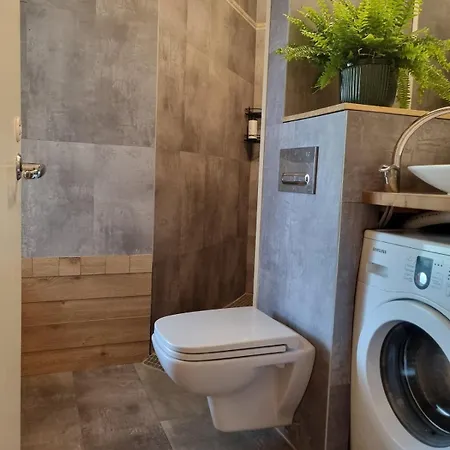 דירה Spacious With Balcony! *