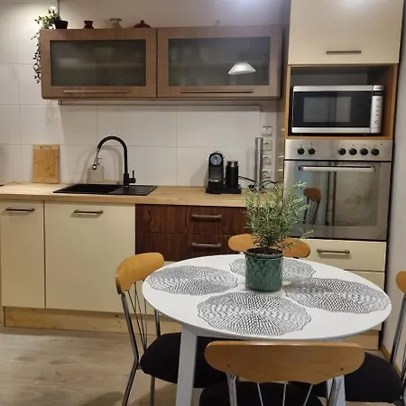דירה Spacious With Balcony!