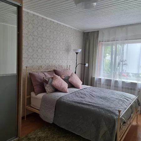 アパート Spacious With Balcony!