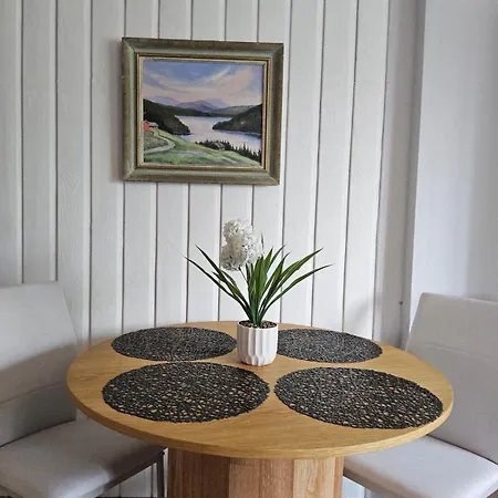 Spacious With Balcony! פארנו
