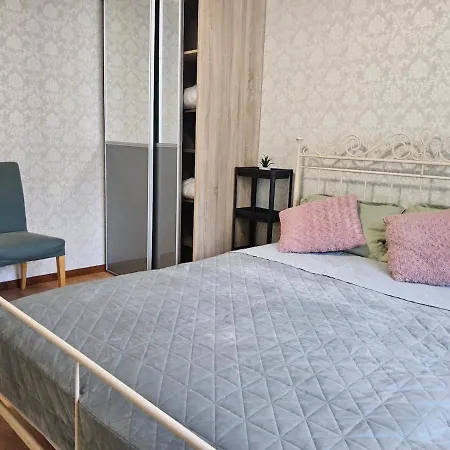 Spacious With Balcony! דירה *