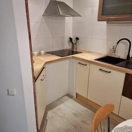 Spacious With Balcony! アパート