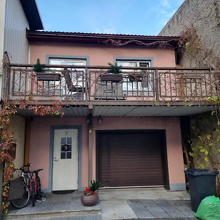 Spacious With Balcony! * パルヌ