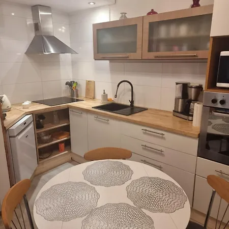 Spacious With Balcony! * פארנו