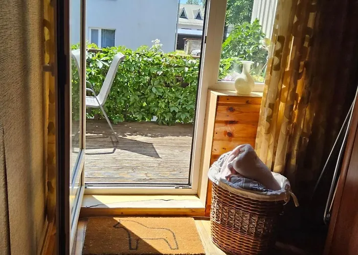 アパート Spacious With Balcony! *