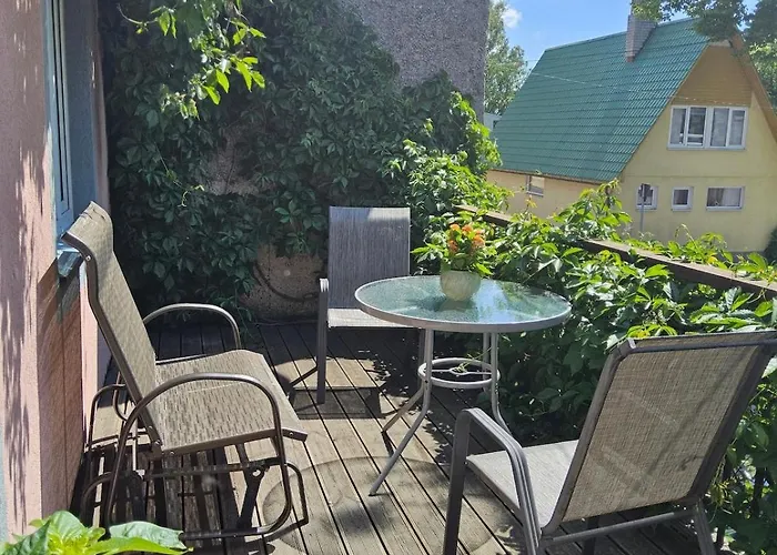 アパート Spacious With Balcony!