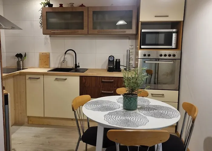 Apartment Spacious With Balcony!