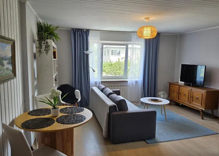 アパート Spacious With Balcony! *